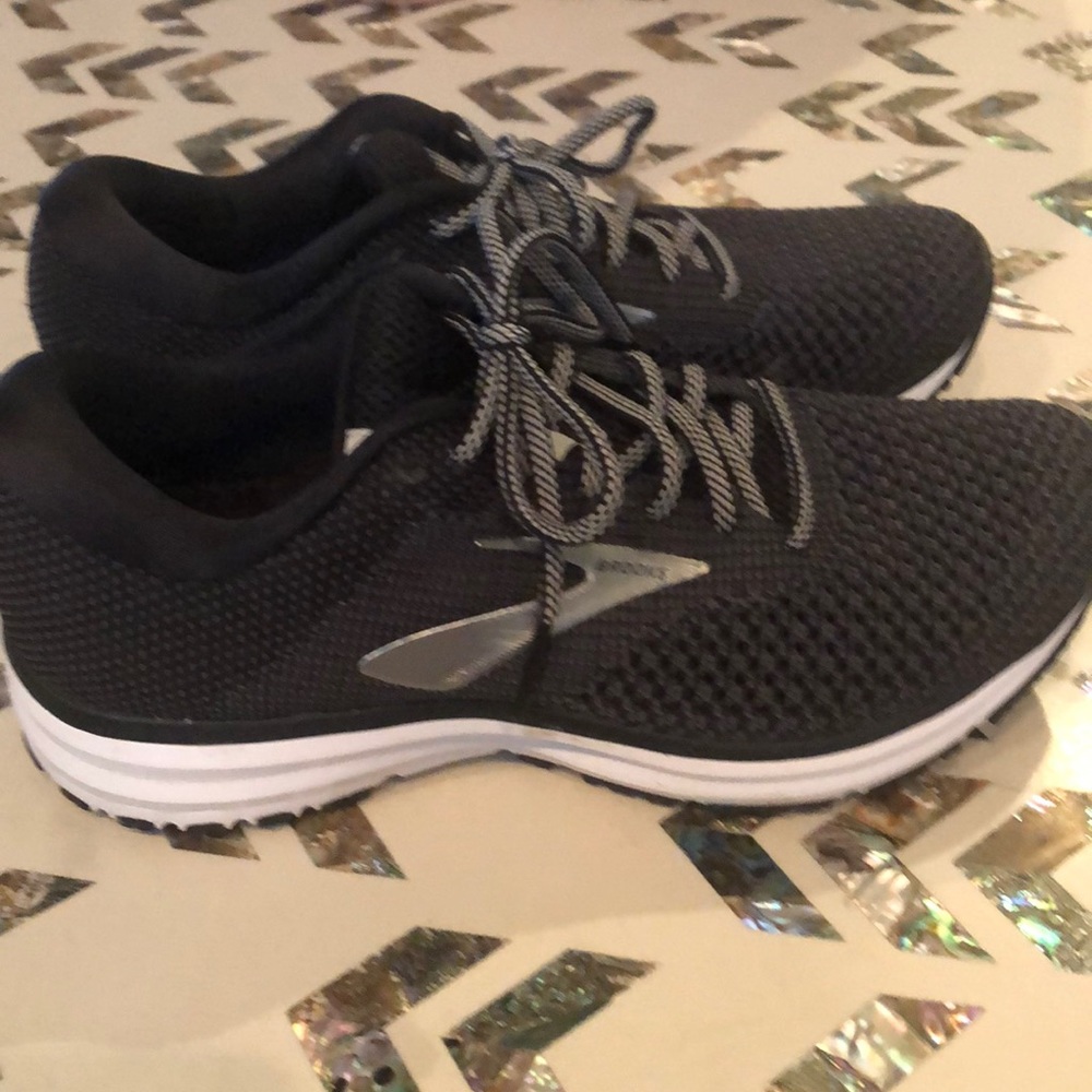 Brooks revel 2 NWOT